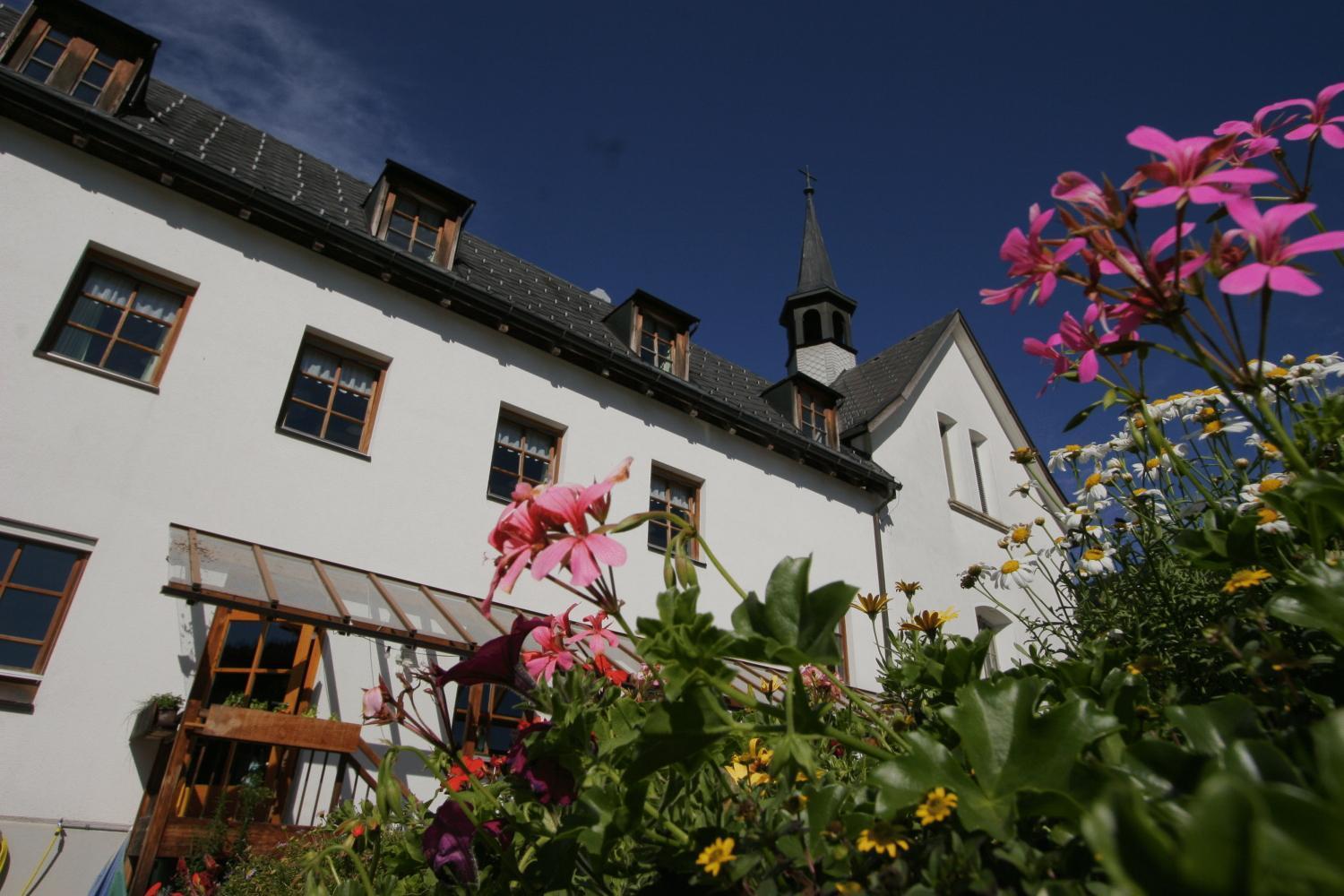 Seminar- Und Gaestehaus Im Kloster Bezau Exterior photo
